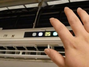 空调不用遥控器直接拔插头会怎样？正确关闭方法是什么？