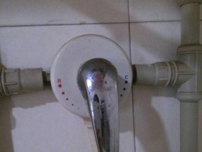 家用热水器漏水能修吗（解析家用热水器漏水原因及修理方法）
