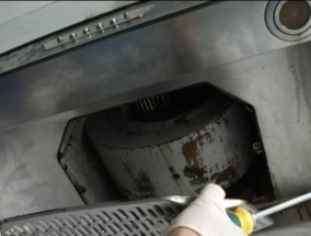 油烟机瓷砖清洗技巧有哪些？如何快速去除顽固油渍？