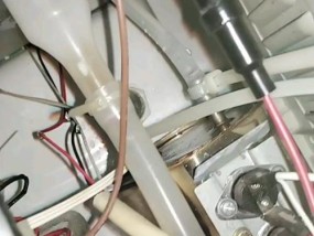 饮水机旁边漏水是为什么？如何快速解决？