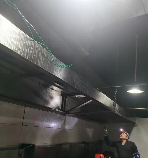 简易油烟机风道清洗方法（了解清洗风道的重要性）  第3张