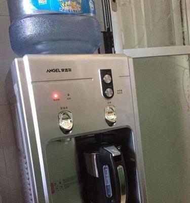 饮水机漏水修复大全（解决饮水机漏水问题的实用方法）  第2张