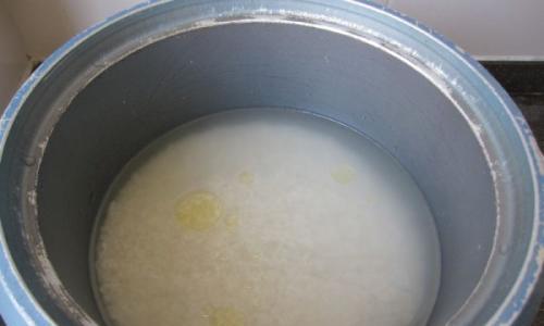 电饭煲蒸米饭溢出的原因及解决方法（探寻电饭煲蒸米饭溢出的原因以及解决方案）  第3张