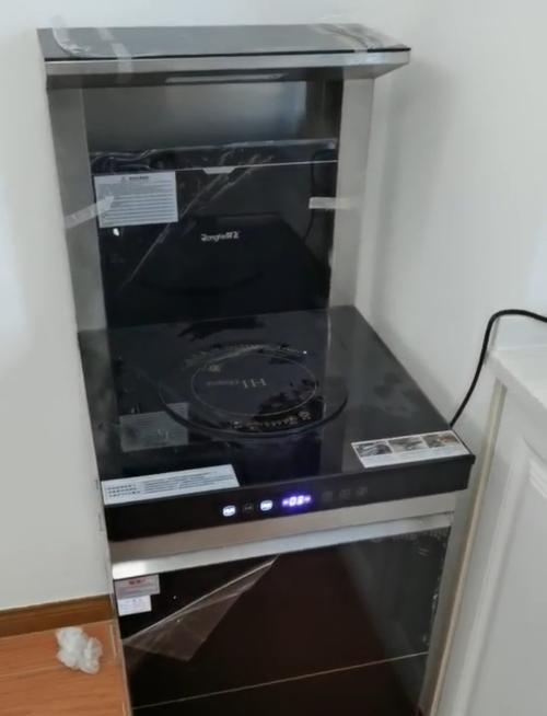 小面积厨房如何清洗油烟机（简单高效的清洁方法）  第1张