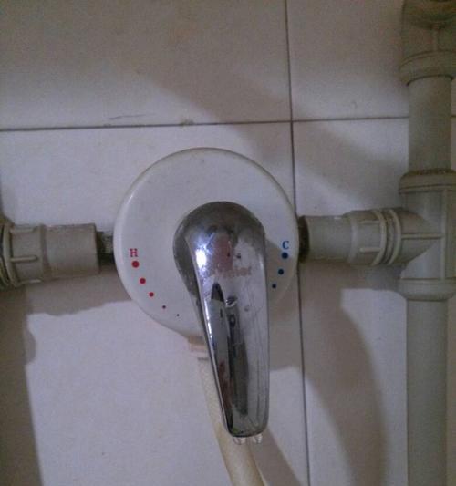 家用热水器漏水能修吗（解析家用热水器漏水原因及修理方法）  第1张