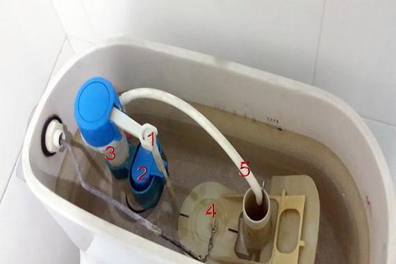 箭牌抽水马桶水箱漏水原因及处理方法（深入探究箭牌抽水马桶水箱漏水的原因）  第3张