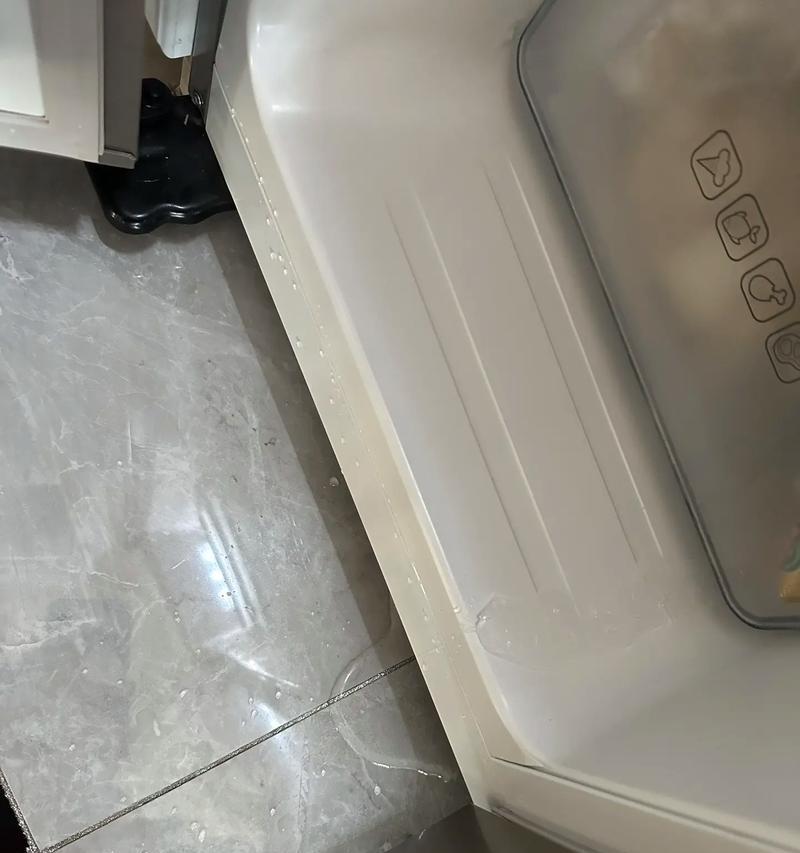 容声冰箱冷藏室结冰处理方法（轻松解决容声冰箱冷藏室结冰问题）  第3张