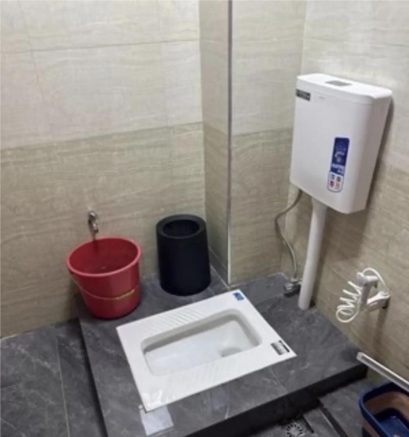 蹲便器容易堵吗（存水弯在防堵中的作用和关键因素分析）  第1张