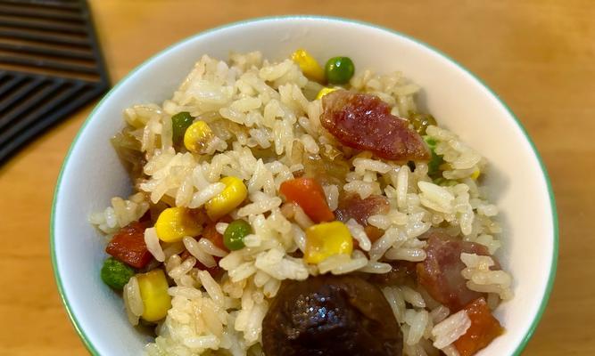 老式电饭煲里的饭怎么处理？如何快速清理剩余饭粒？  第1张