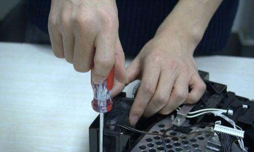 投影仪排线脱落了怎么办？正确的安装步骤是什么？  第3张