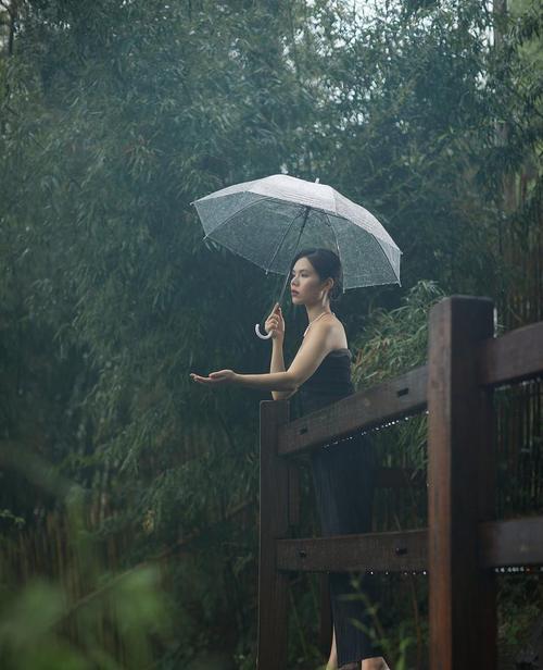 手机防雨可拍照吗怎么设置？如何在雨天保护手机拍照？  第1张