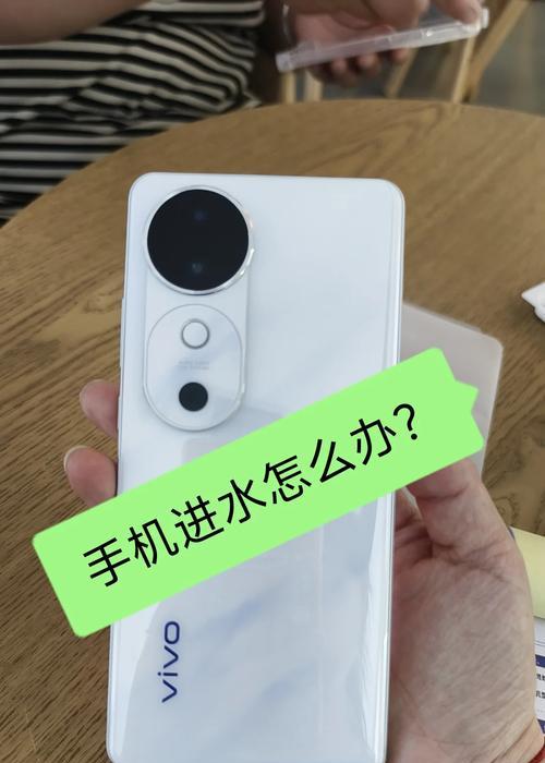 手机摄像头贴膜进水后如何处理？会影响拍摄吗？  第2张