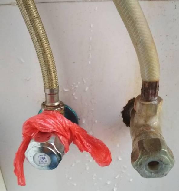 电热水热水器检修口漏水如何处理？处理步骤是什么？  第3张
