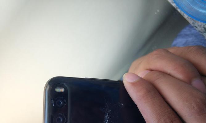 小米12后盖开裂修复方法？修复后是否影响使用？  第1张