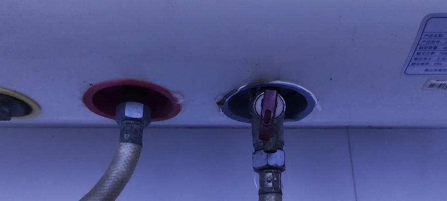 洗澡时热水器漏水是什么原因？漏水后应该如何快速处理？  第2张