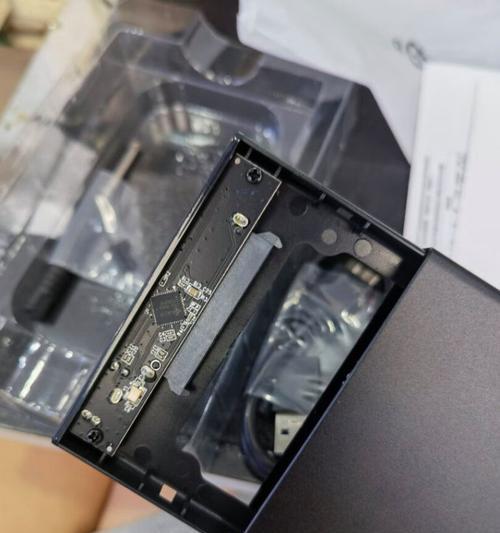 联想移动硬盘盖子拆卸方法？如何安全打开？  第3张