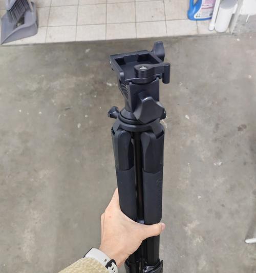 相机直播使用三脚架的正确方法是什么？三脚架如何调整角度？  第1张